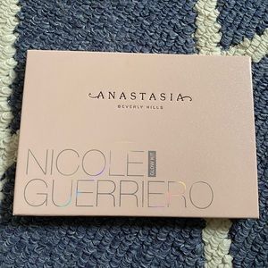 Anastasia Beverly Hills Glow Kit Palette
